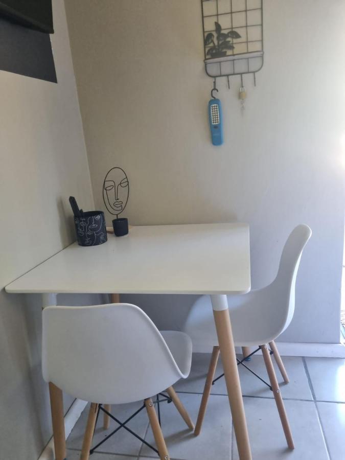 Angel 8 Airbnb Apartment 2 Robertson Exterior foto